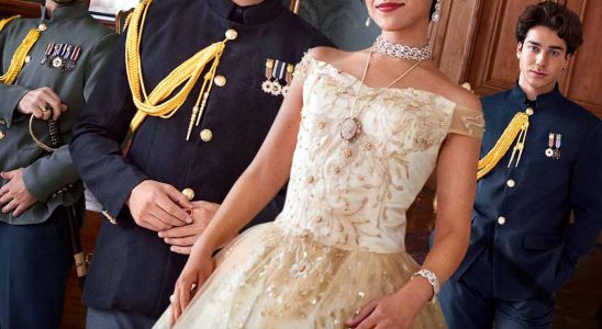 omg im surrounded by three princes 1766143827739